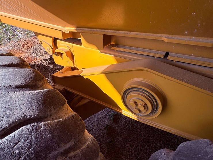 2007-caterpillar-740-image-27