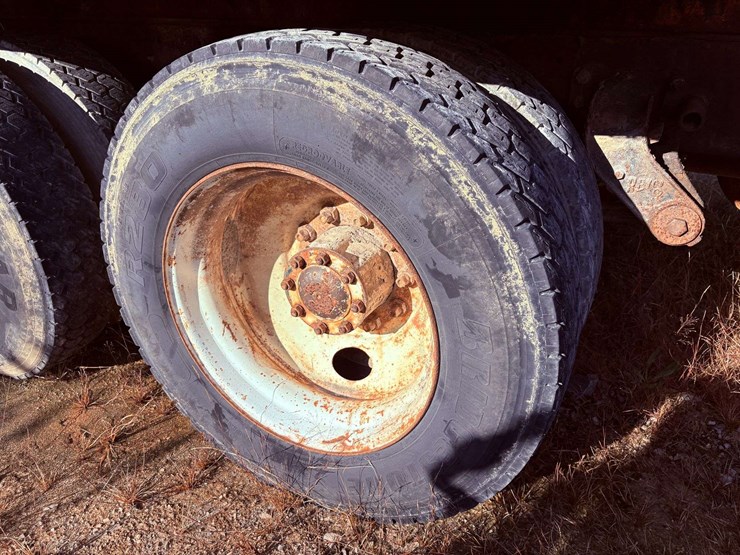 freightliner-t/a-water-truck-image-12