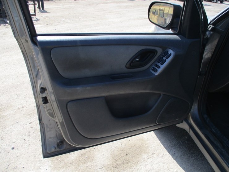 2005-ford-escape-xlt-image-13