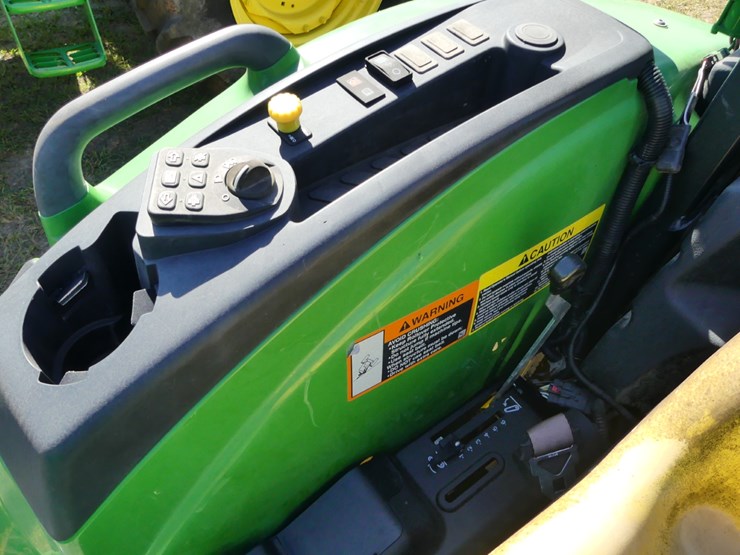 2018-john-deere-4052m-image-15