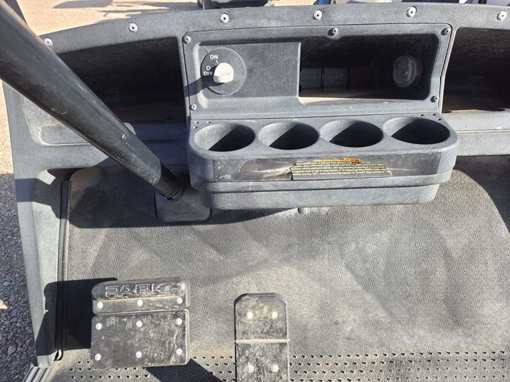 2017-e-z-go-txt-elite-lithium-golf-cart-image-16