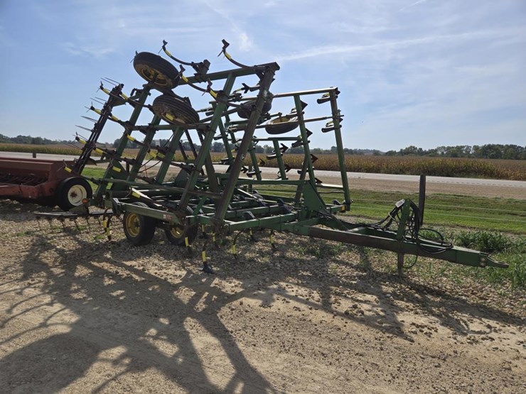 33-john-deere-33-image-1