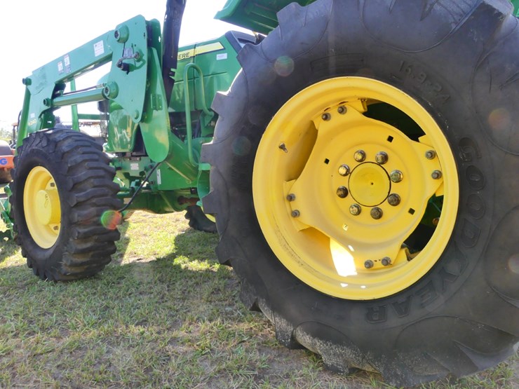 2014-john-deere-5055e-image-8