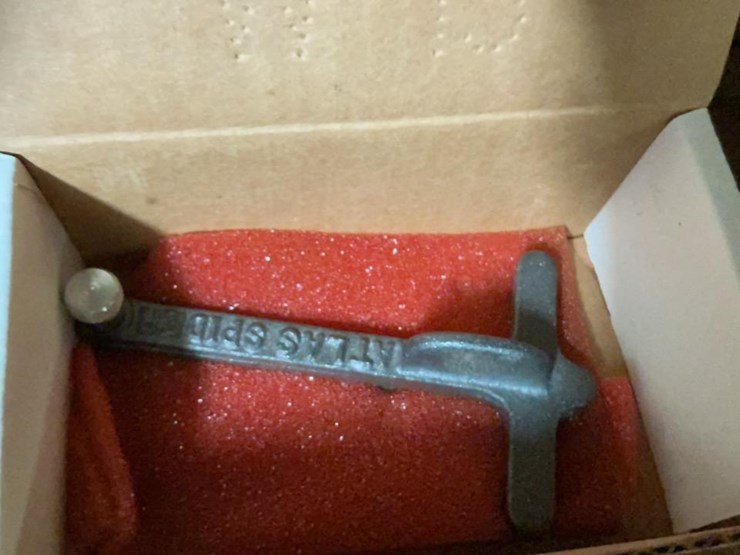 #753-•-grinder-stones,-spider-gauge,-bearings-and-miscellaneous-parts-image-31