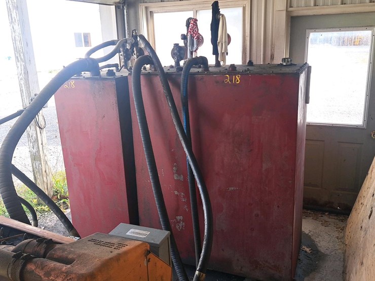 #218-•-2-hydraulic-tanks-image-4