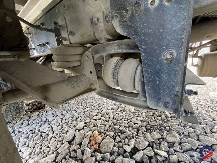 2020-freightliner-122sd-image-45