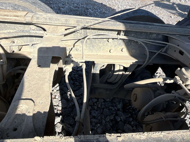 2020-freightliner-122sd-image-83