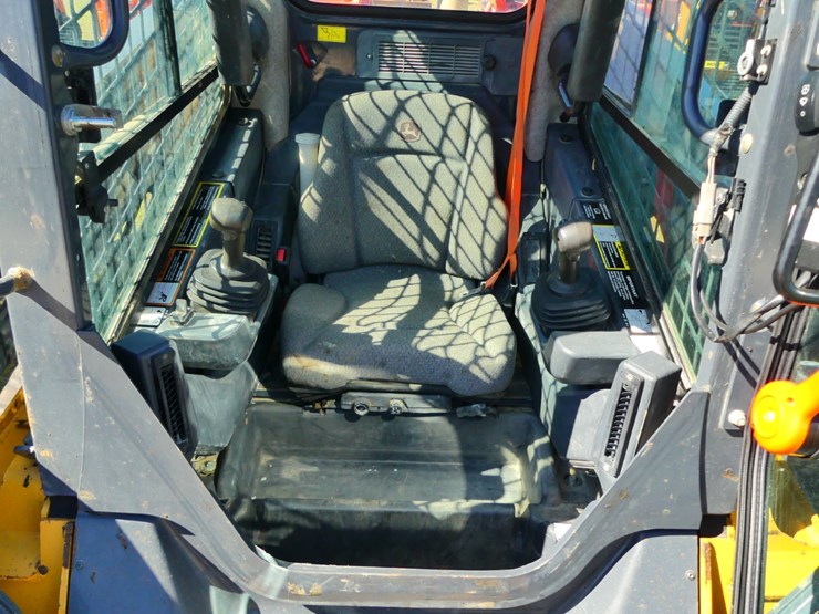 2021-deere-331g-image-13