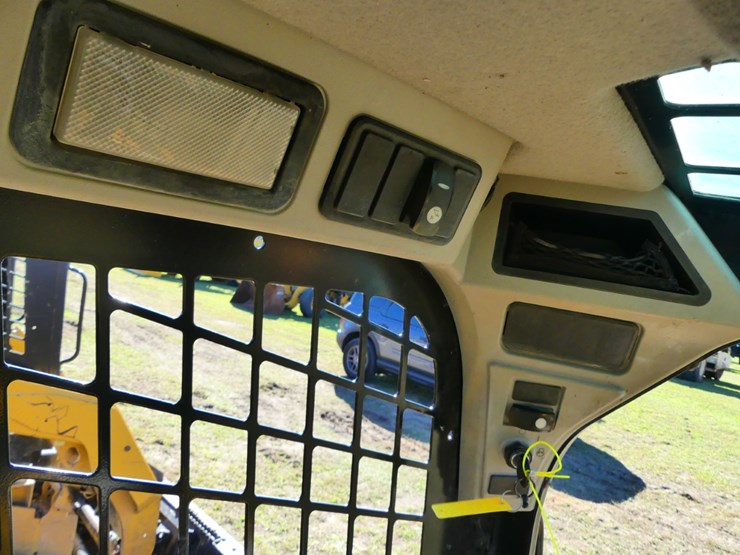 2015-caterpillar-257d-image-16