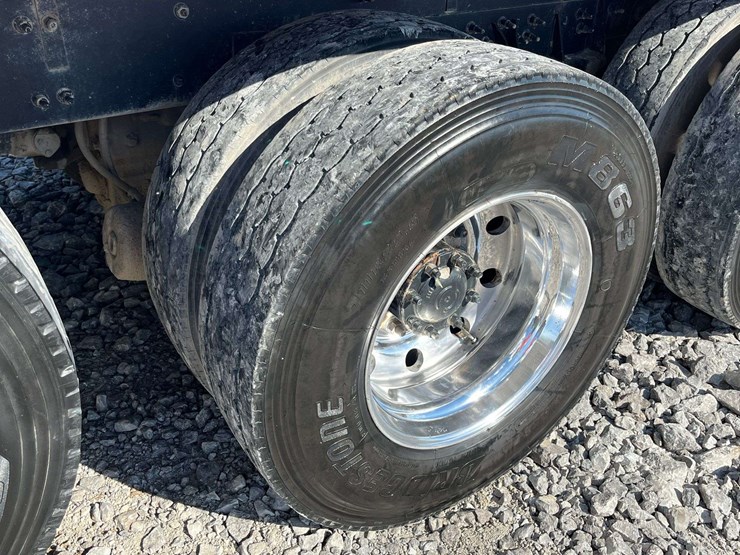 2020-freightliner-122sd-image-9