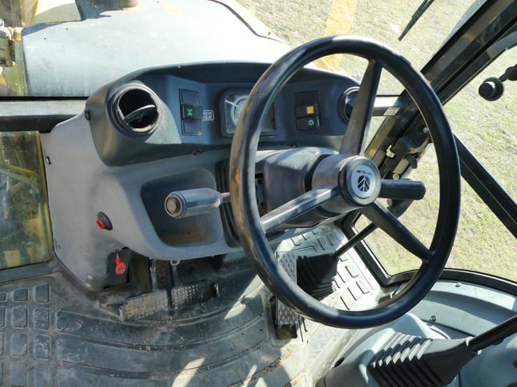 new-holland-b95c-image-17