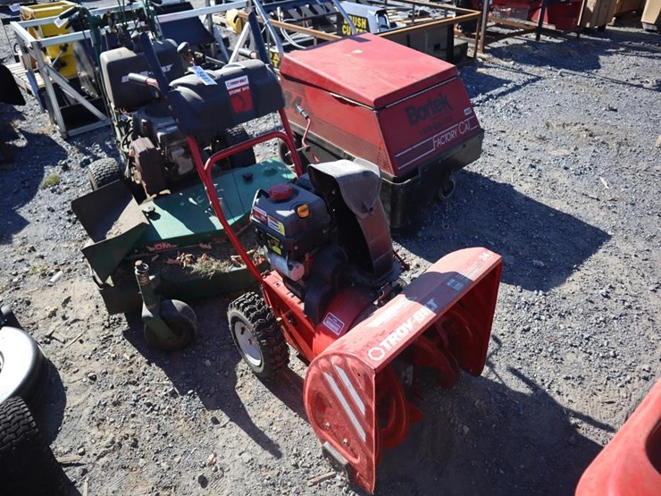 troybilt-24in-snowblower3-image-2