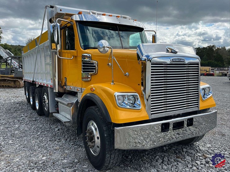 2020-freightliner-122sd-image-17