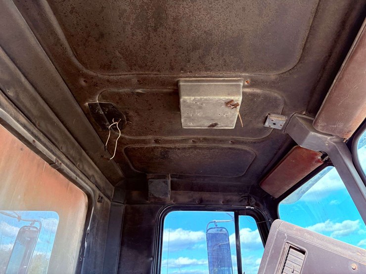 freightliner-t/a-water-truck-image-52