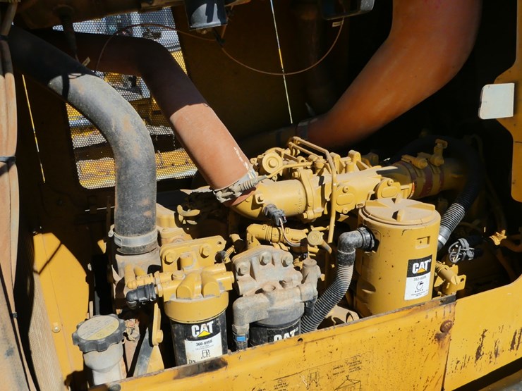 2013-caterpillar-d6k-lgp-image-16