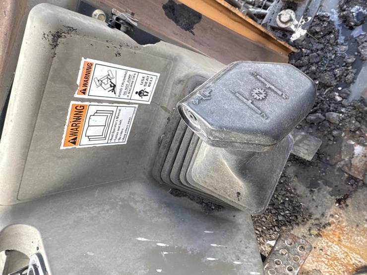 2007-case-570m-xt-image-33