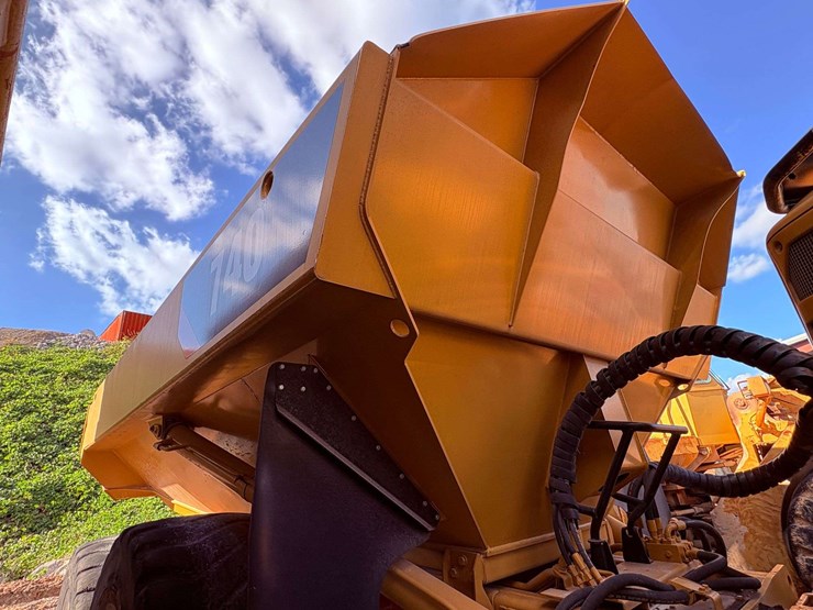 2007-caterpillar-740-image-30