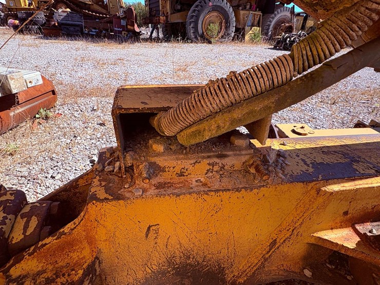 cat-semi-u-push-blade-image-30