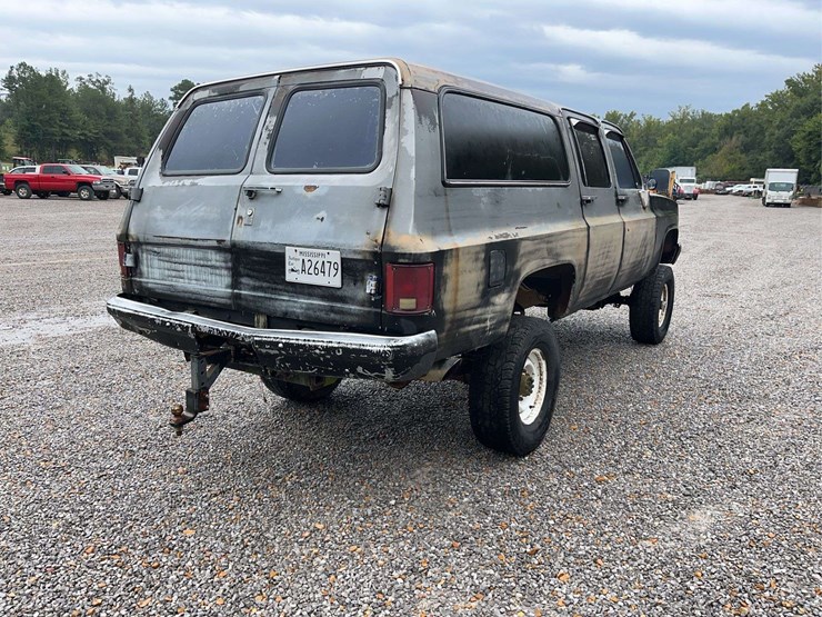 1985-chevrolet-suburban-image-9