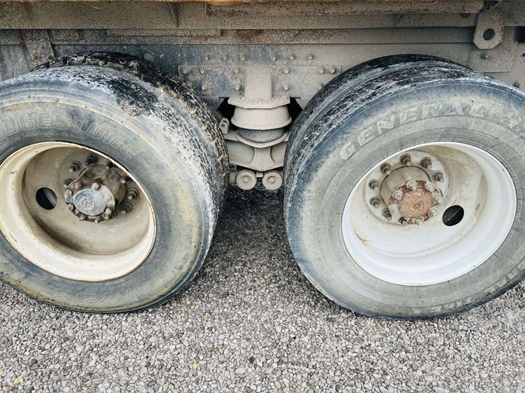 1999-freightliner-tri-axle-dump-truck-image-16