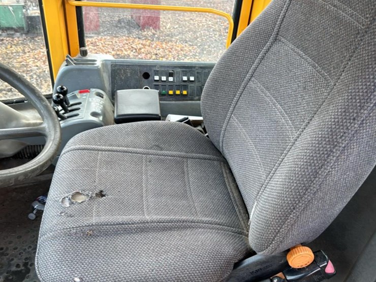 2005-volvo-l90e-image-45