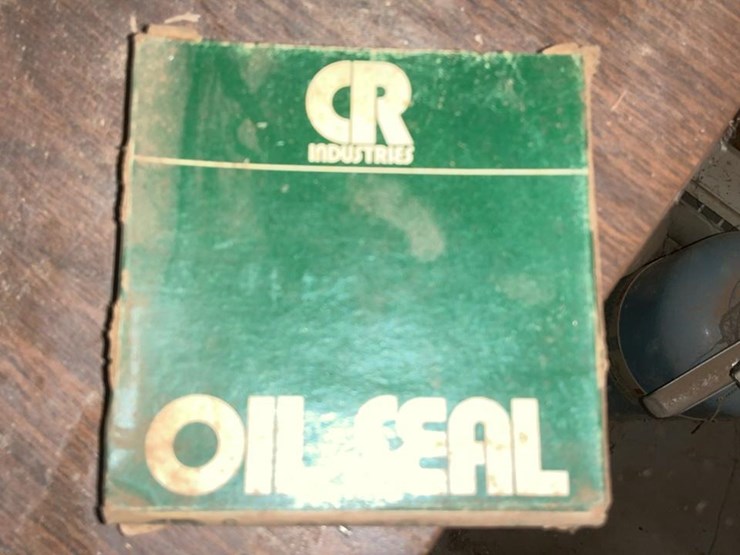 #753-•-grinder-stones,-spider-gauge,-bearings-and-miscellaneous-parts-image-11