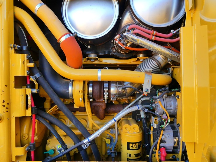 2018-caterpillar-12m3-image-13