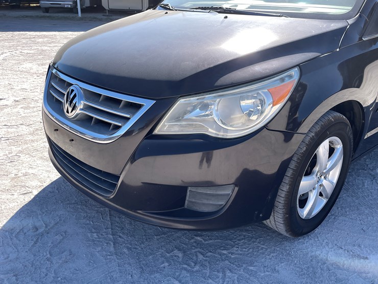 2010-volkswagen-routan-image-20