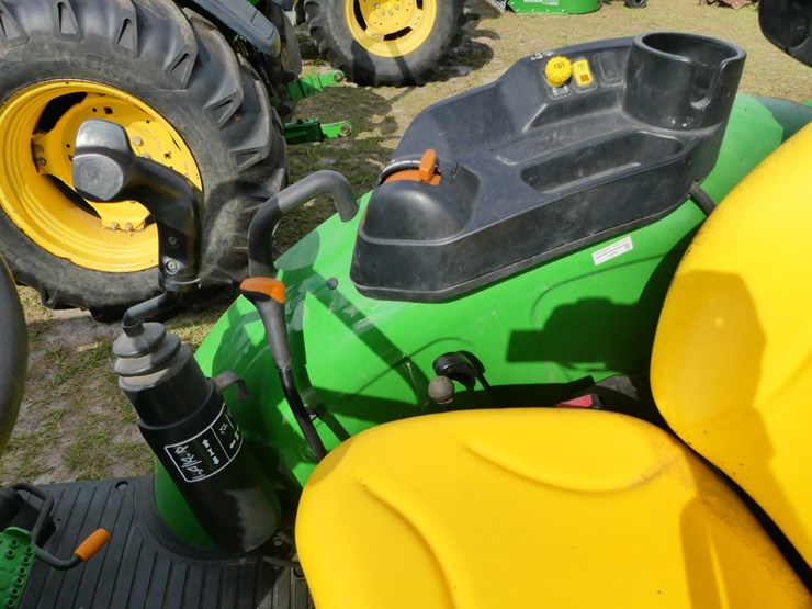 2021-john-deere-5075e-image-15