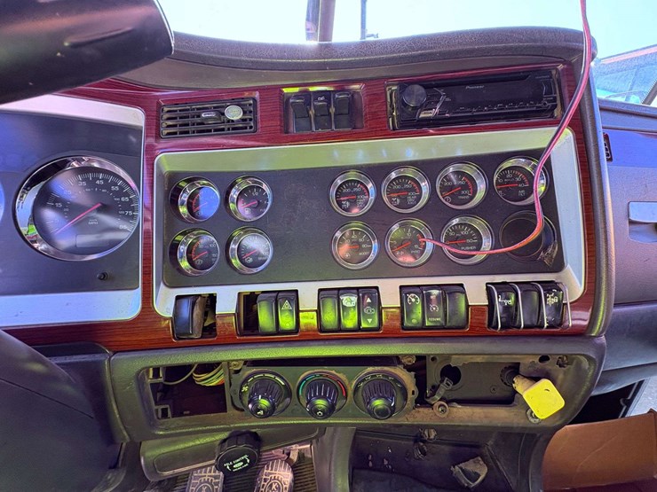 2007-kenworth-t800-image-68