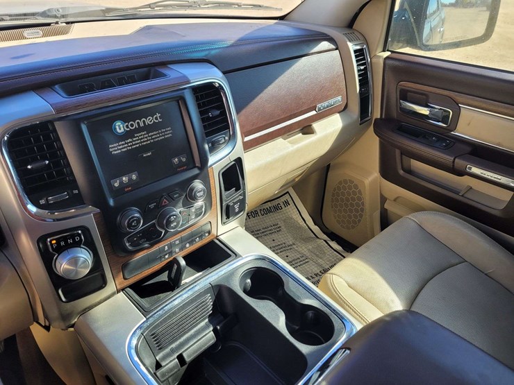 2016-ram-1500-laramie-image-10