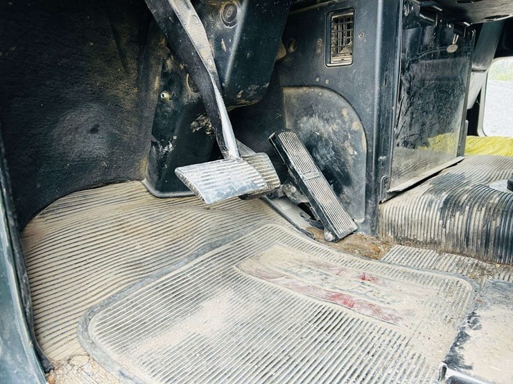 1999-freightliner-tri-axle-dump-truck-image-88