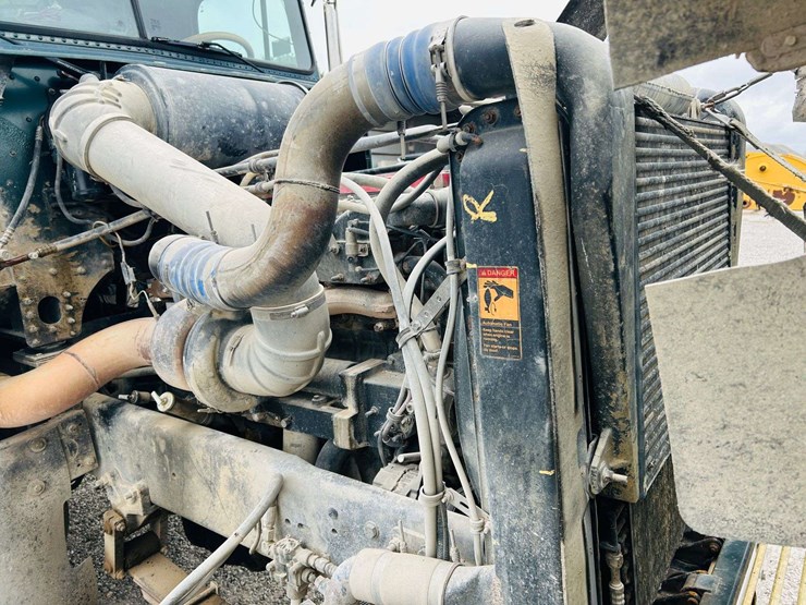 1999-freightliner-tri-axle-dump-truck-image-45