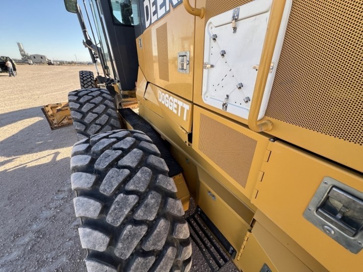 2018-deere-872gp-image-21