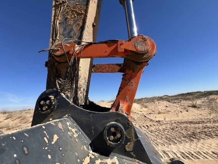 2019-deere-670g-lc-image-12