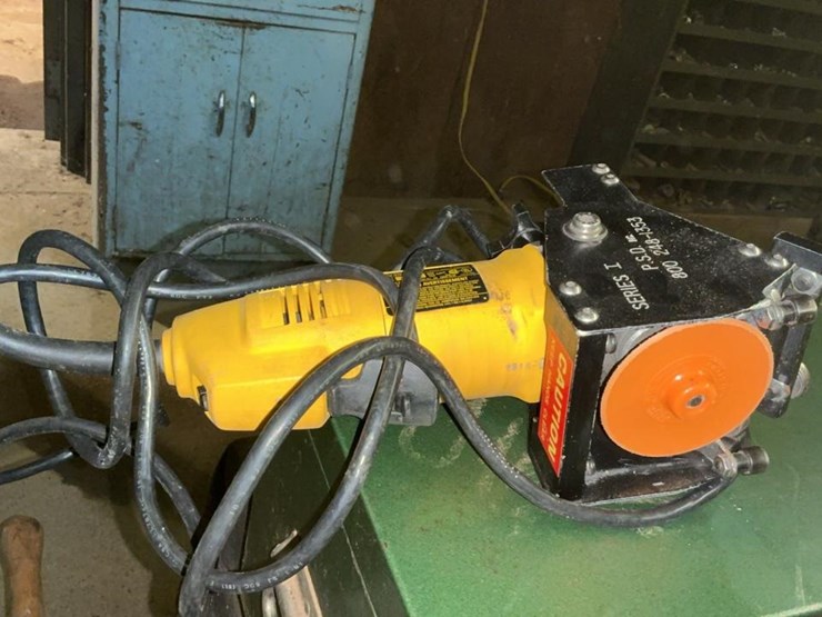 #106-•-dewalt-dw402g-angle-grinder/sharpener-image-3