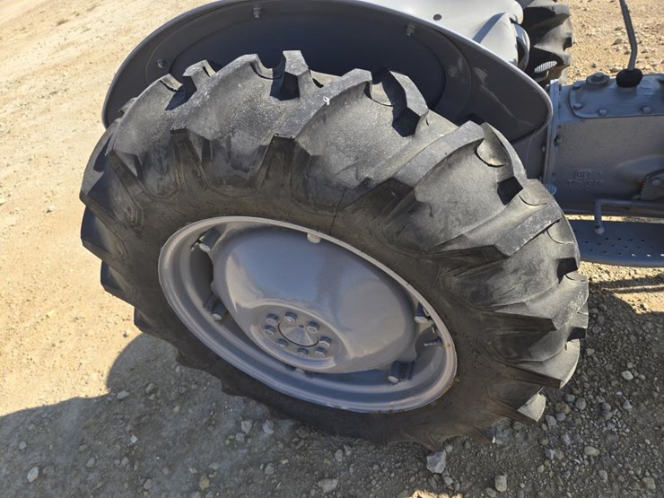 #5849-•-1952-ferguson-30-tractor-image-8