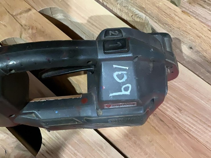 #109-•-signode-strap-sealing-tool-image-8