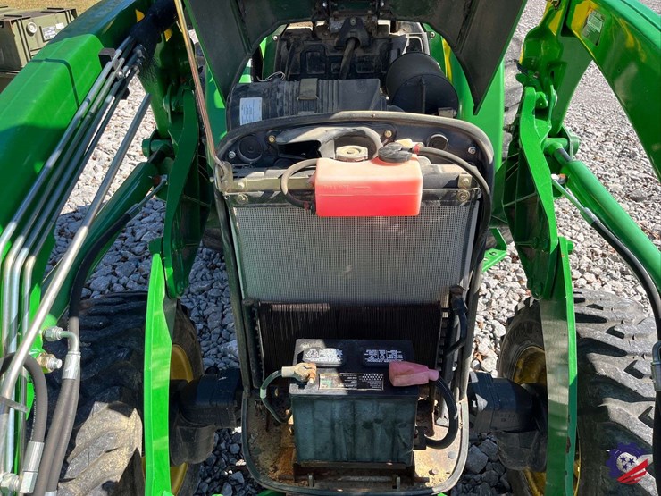 john-deere-4105-image-37