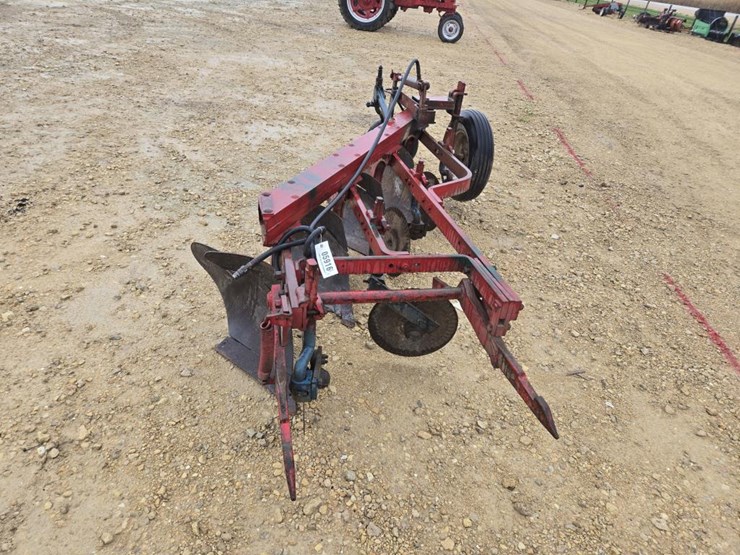 #5916-•-international-4-bottom-plow-image-2