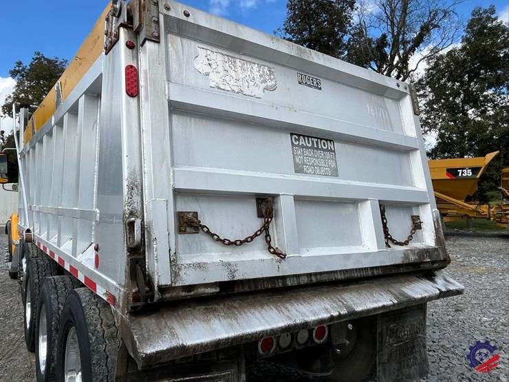 2020-freightliner-122sd-image-37