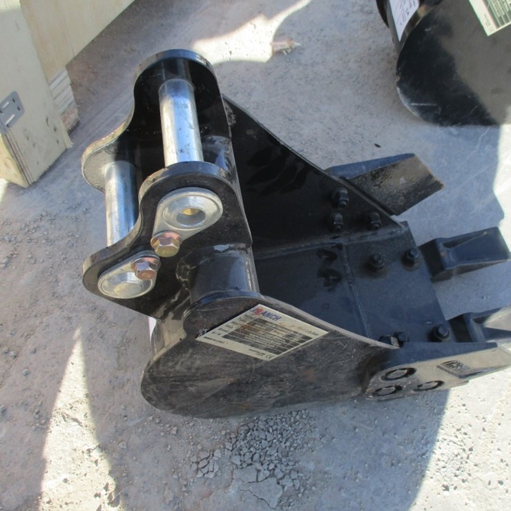 New Unused IR 8" Mini-Excavtor Tooth Bucket