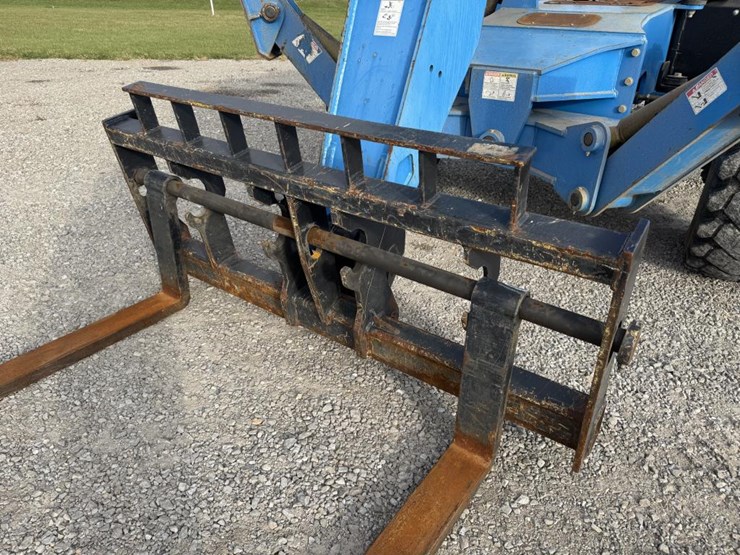 #1460-•-2014-genie-1056-telehandler-image-52