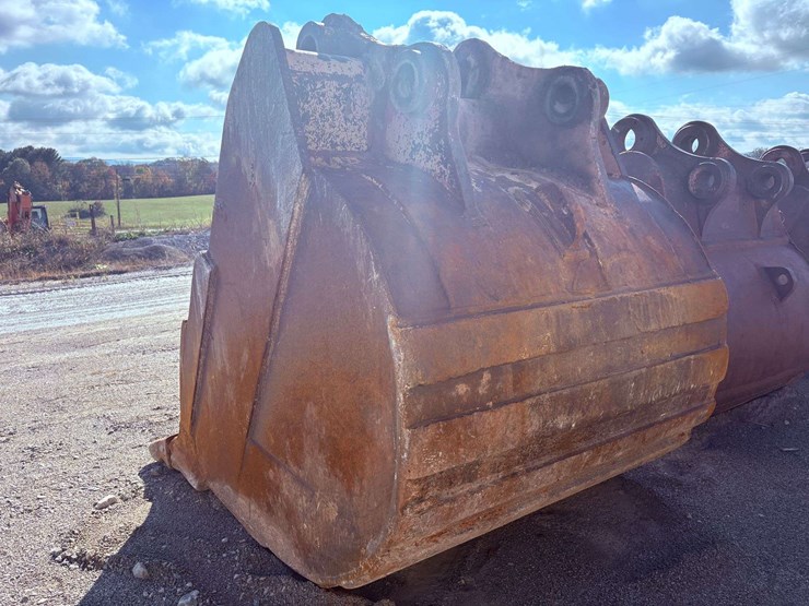 caterpillar-375-image-5