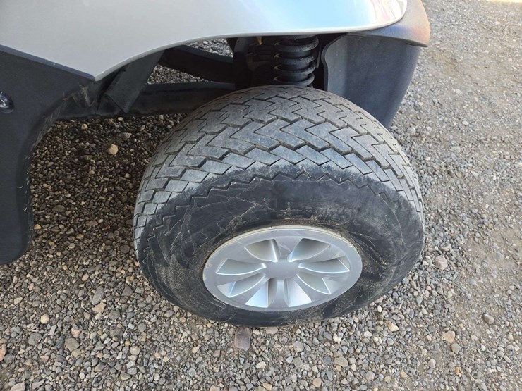 2019-e-z-go-rxv-electric-golf-cart-image-7