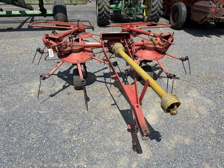 new-holland-163-image-2