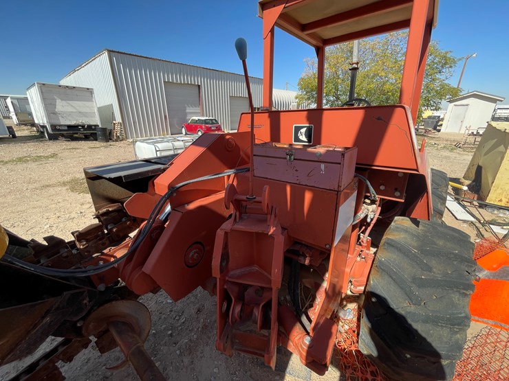 ditch-witch-7610-image-8