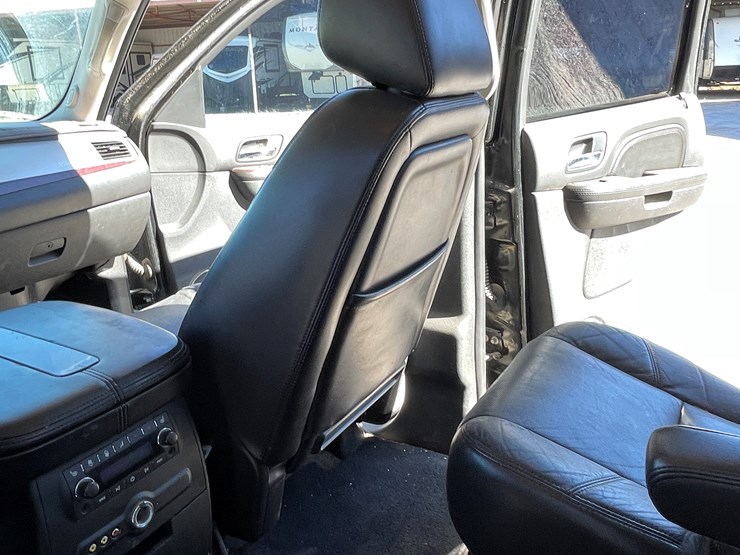 2010-cadillac-escalade-image-105