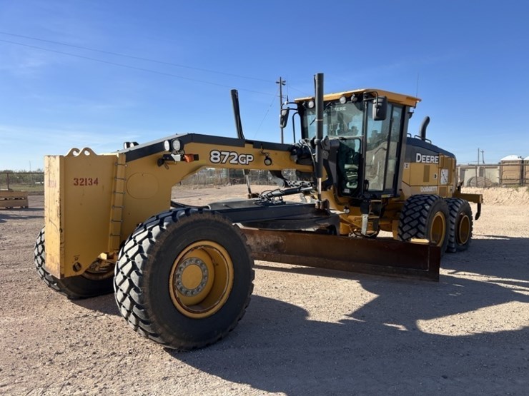 2018-deere-872gp-image-1