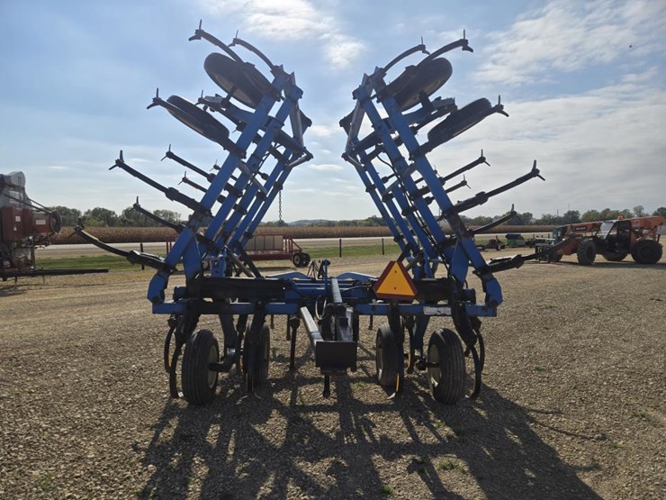 #5853-•-dmi-26'-field-cultivator-image-6